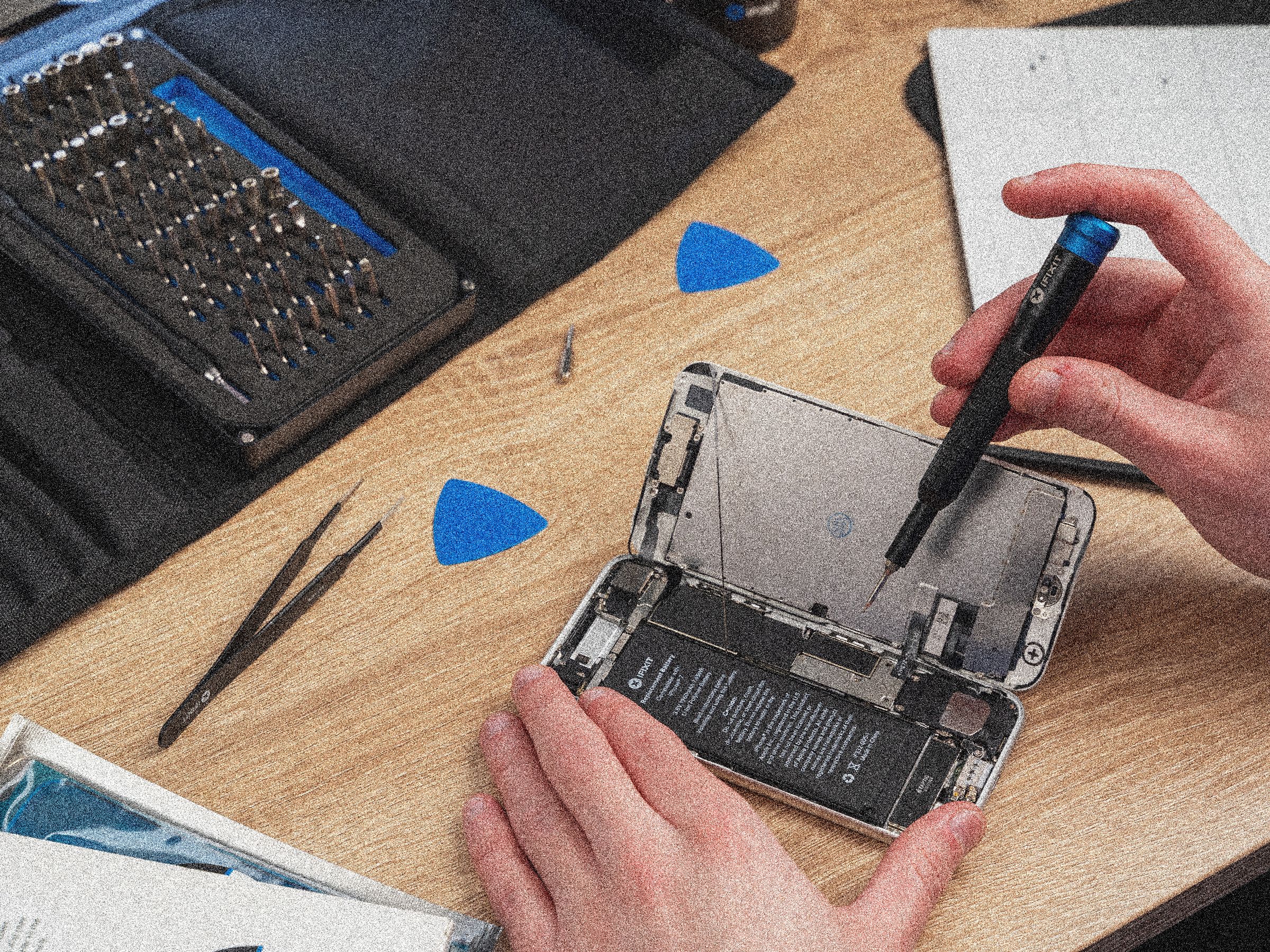 Back Market et iFixit veulent que vous utilisiez votre téléphone pendant au moins 5 ans.